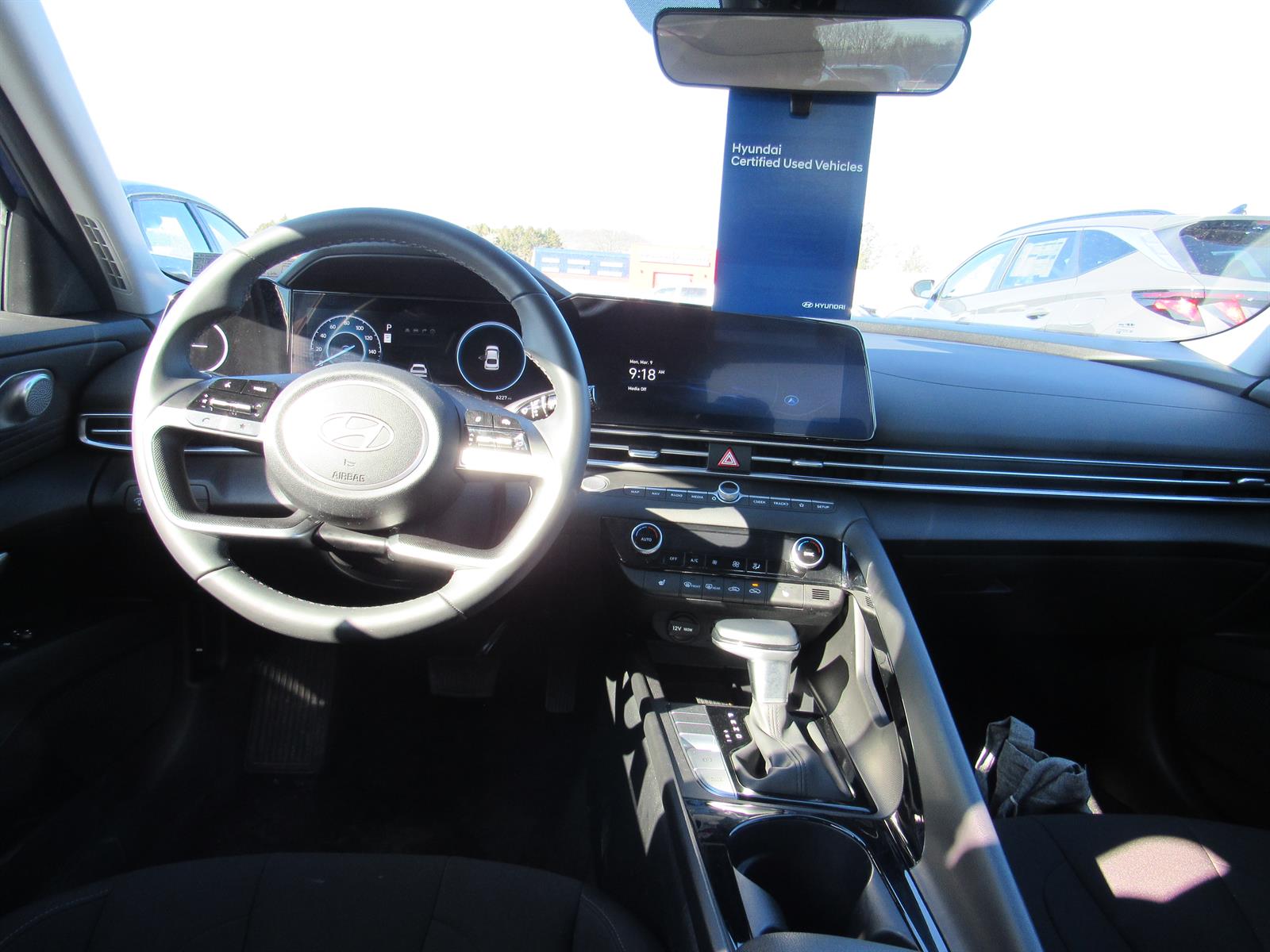 2025 Hyundai Elantra SEL - Photo 13