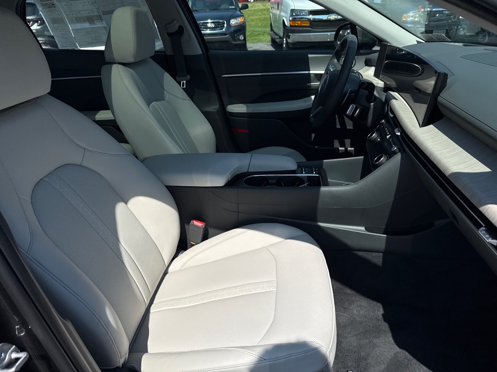 2025 Hyundai Sonata Hybrid Limited - Photo 13