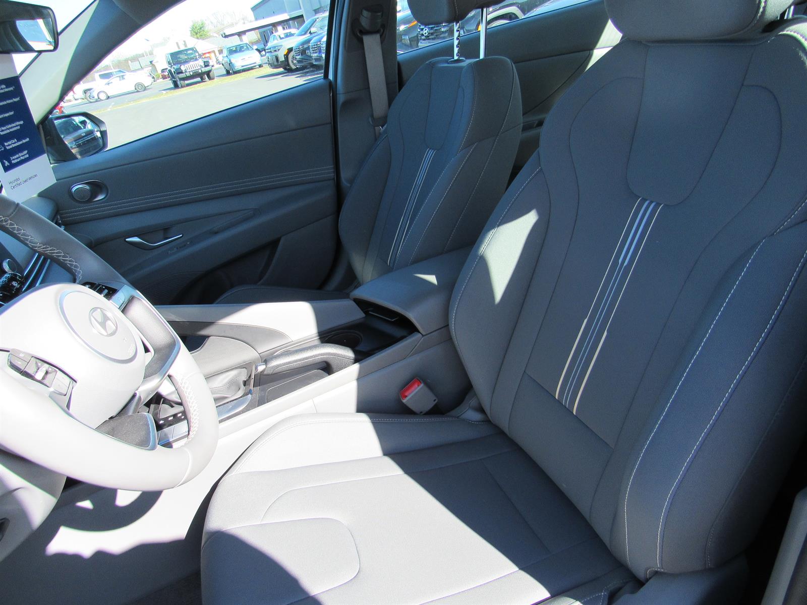 2025 Hyundai Elantra SEL - Photo 10