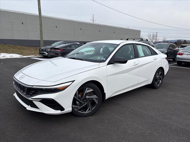 2025 Hyundai Elantra SEL's photo