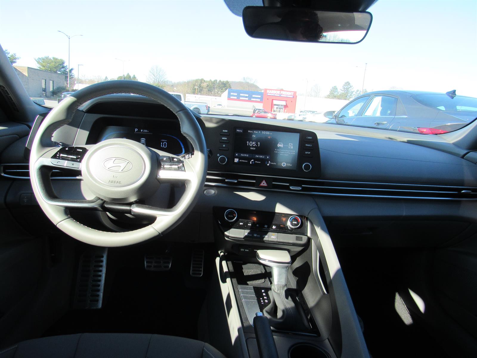 2025 Hyundai Elantra SEL - Photo 11