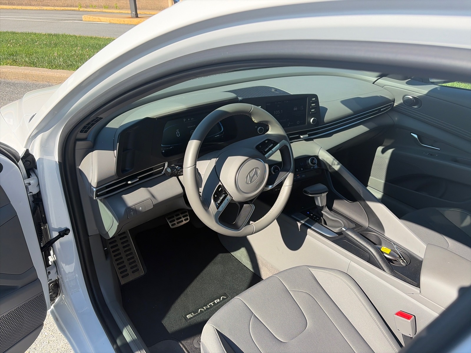 2025 Hyundai Elantra SEL - Photo 14