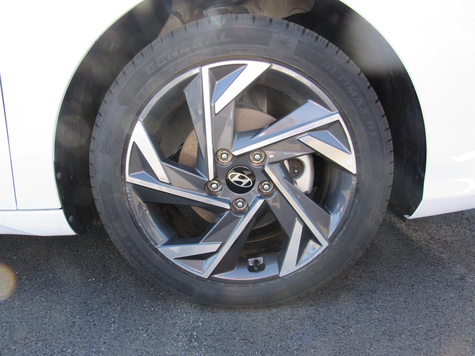 2025 Hyundai Elantra SEL - Photo 23