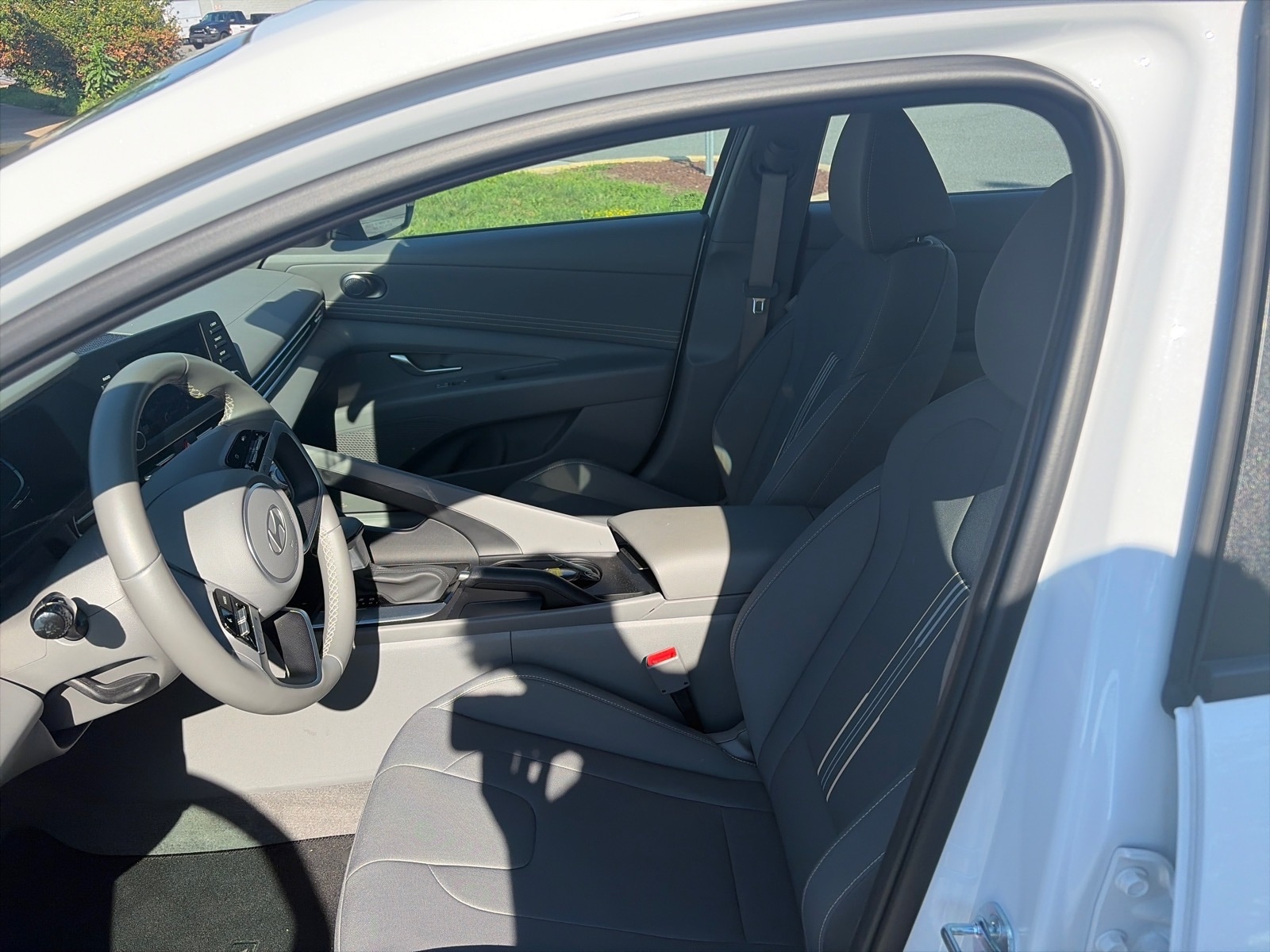 2025 Hyundai Elantra SEL - Photo 13