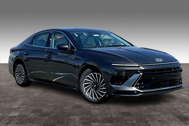 2025 Hyundai Sonata Hybrid Limited photo 2