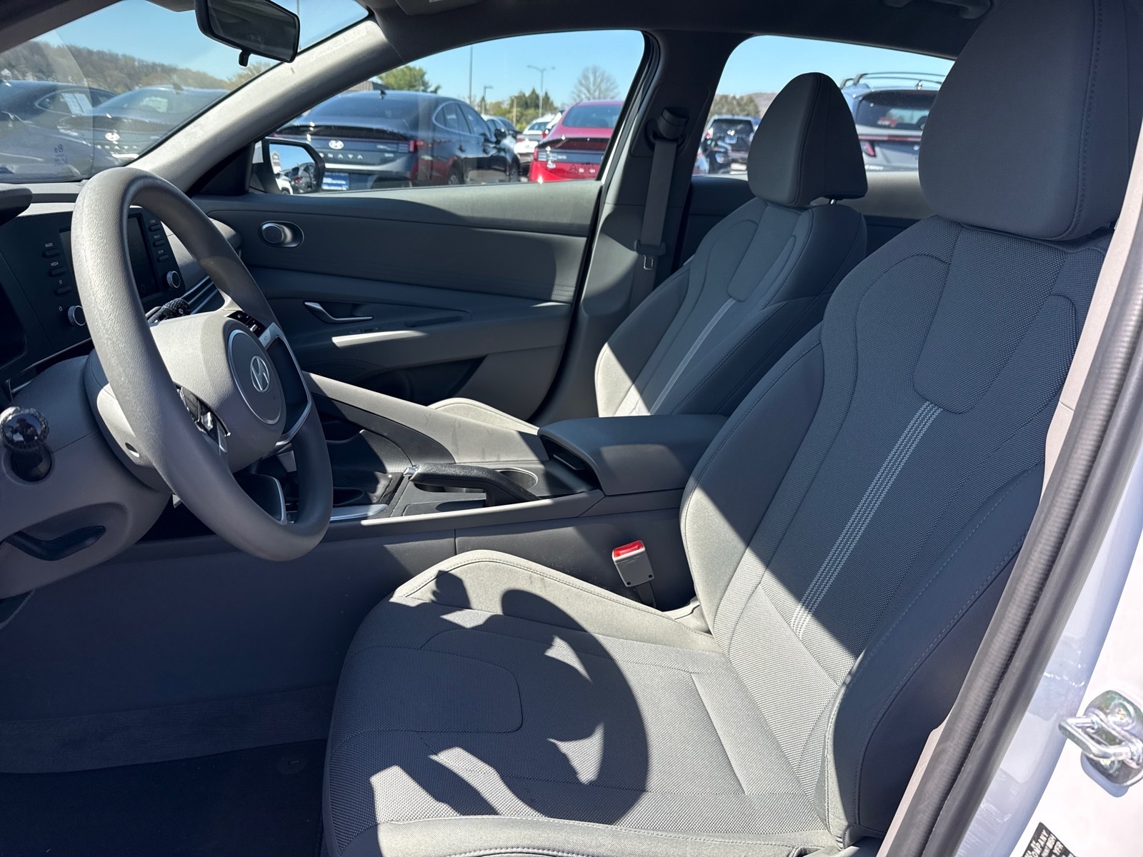 2024 Hyundai Elantra SE - Photo 9