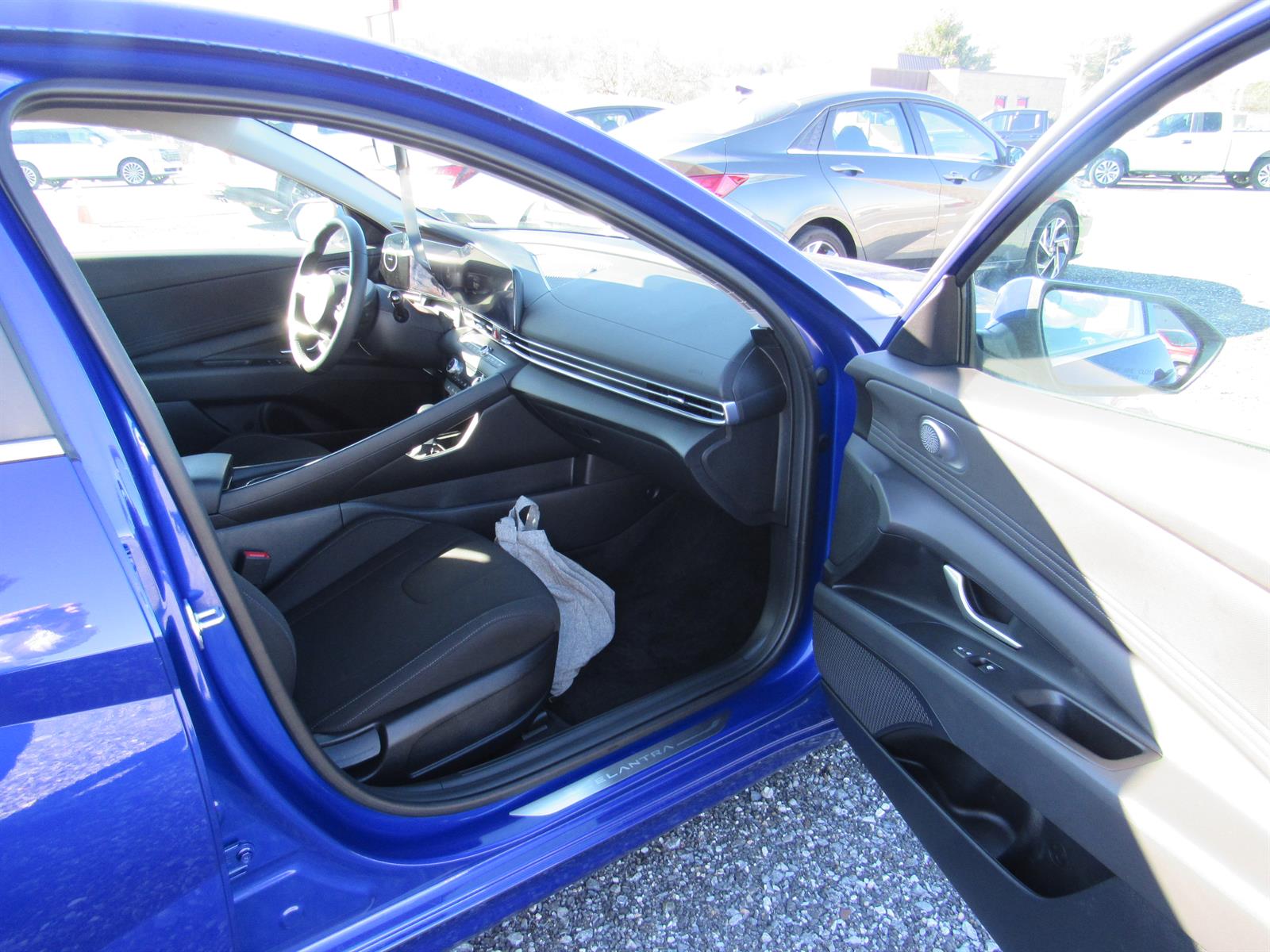 2025 Hyundai Elantra SEL - Photo 18
