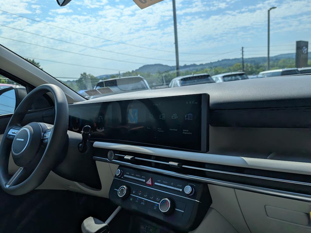 2025 Hyundai Tucson SE - Photo 11