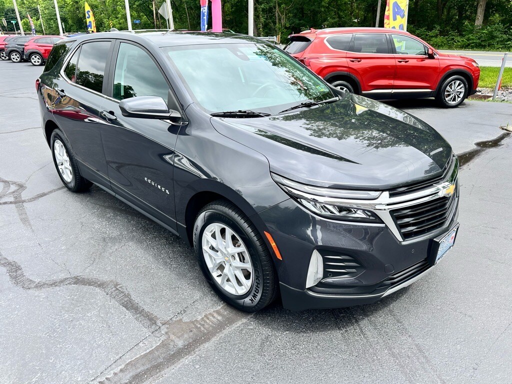 2022 Chevrolet Equinox LT photo 2