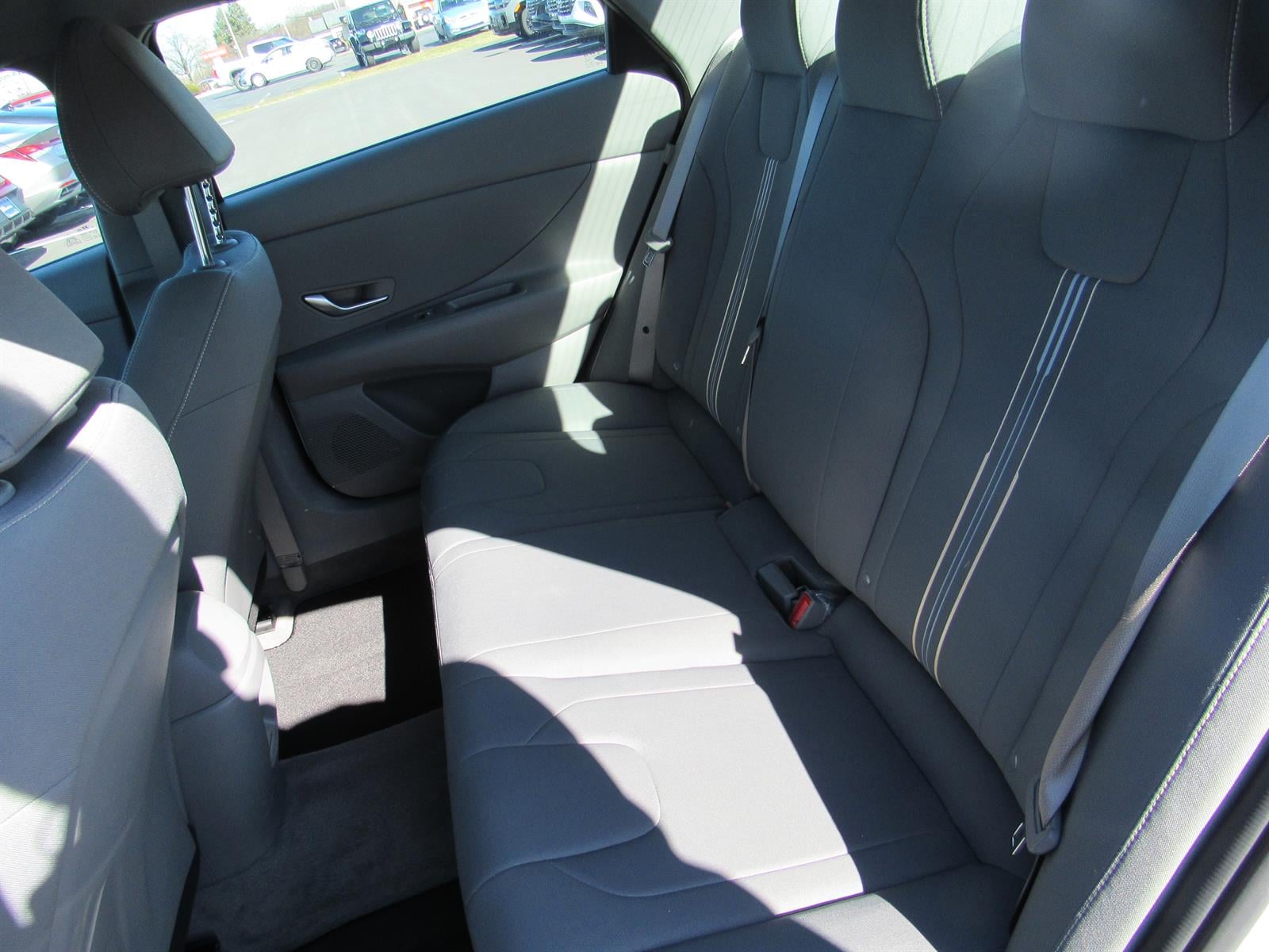2025 Hyundai Elantra SEL - Photo 16