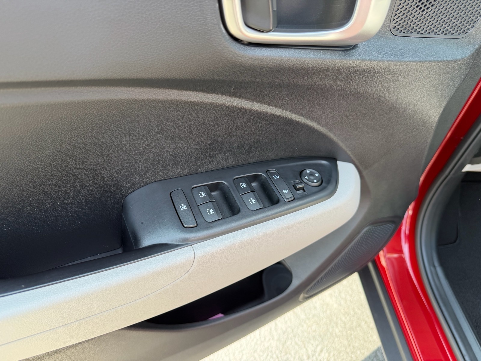 2025 Hyundai Venue SEL - Photo 17