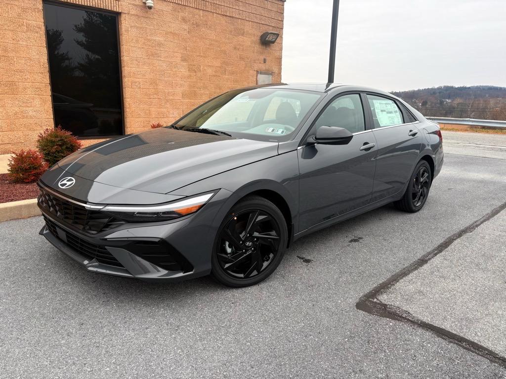 2026 Hyundai Elantra SEL Sport photo 2