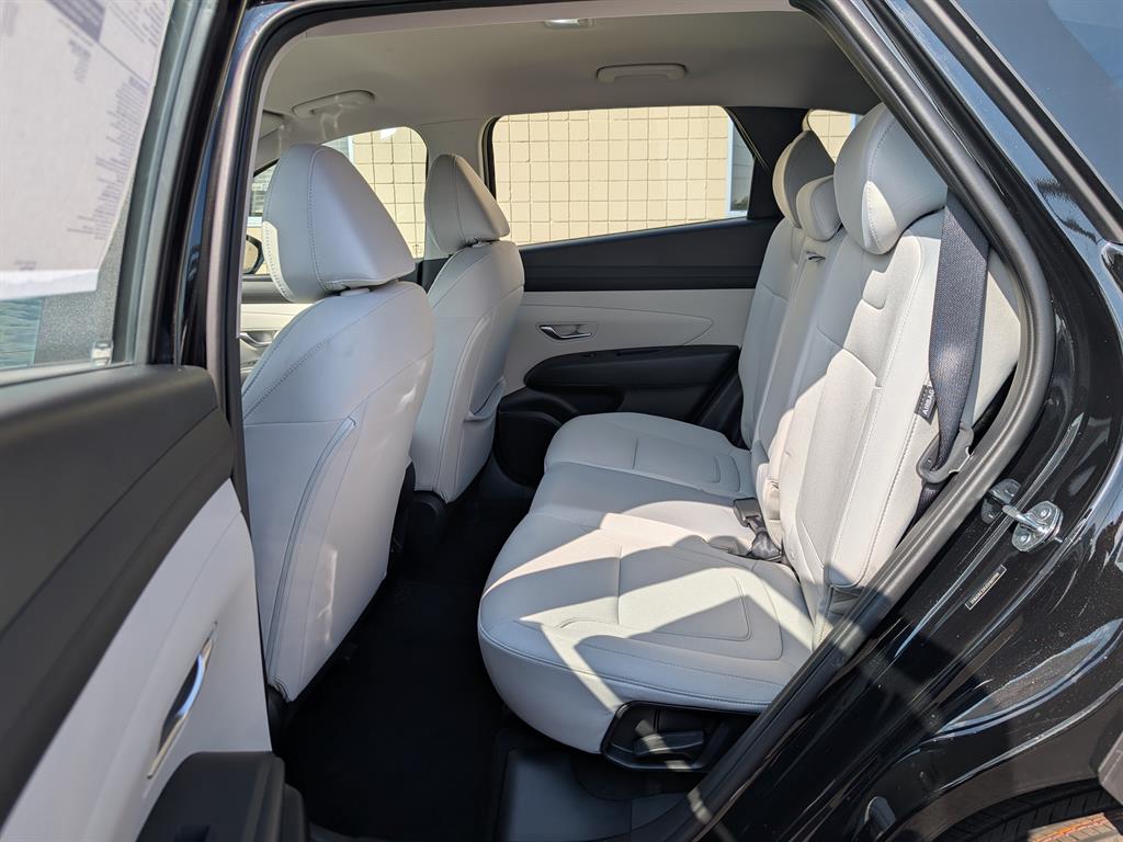 2025 Hyundai Tucson SE - Photo 18