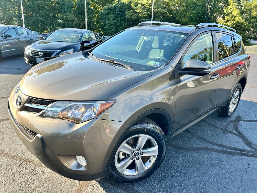2015 Toyota RAV4 XLE photo 2