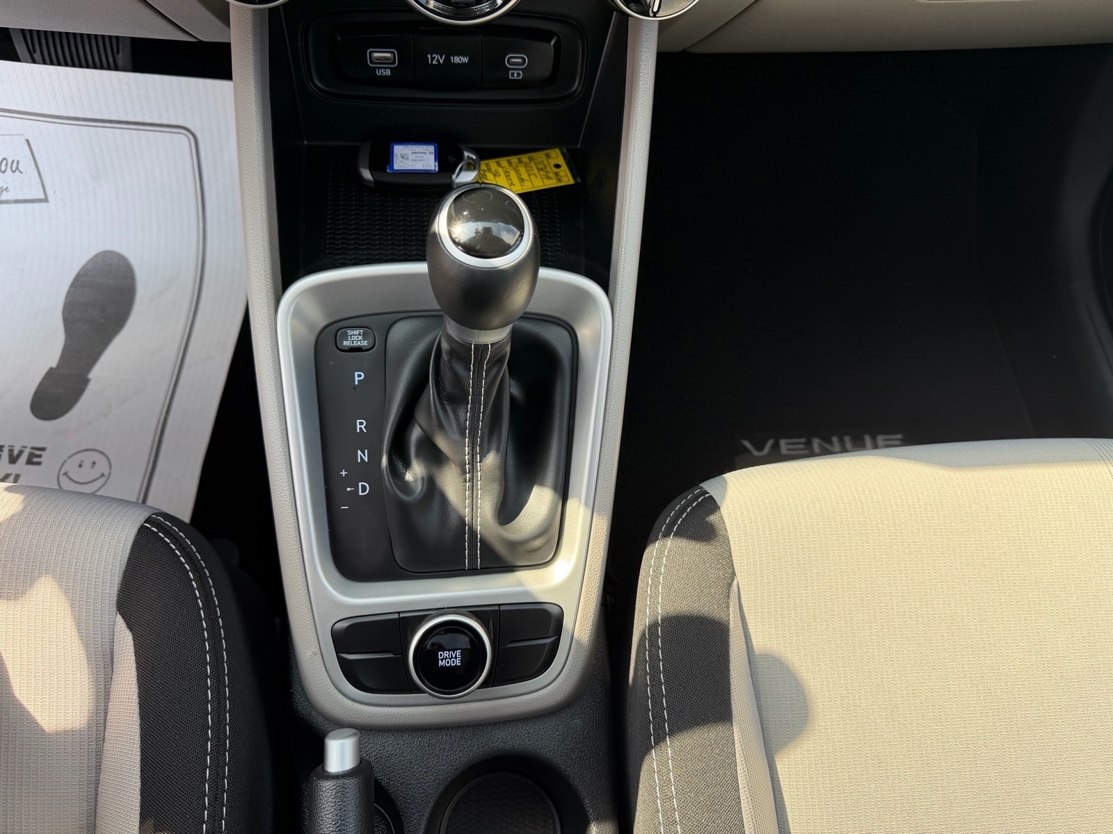 2025 Hyundai Venue SEL - Photo 22