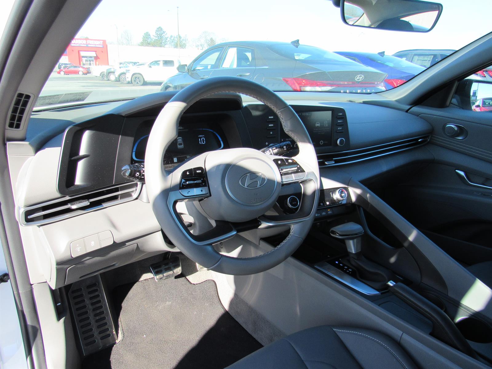 2025 Hyundai Elantra SEL - Photo 14