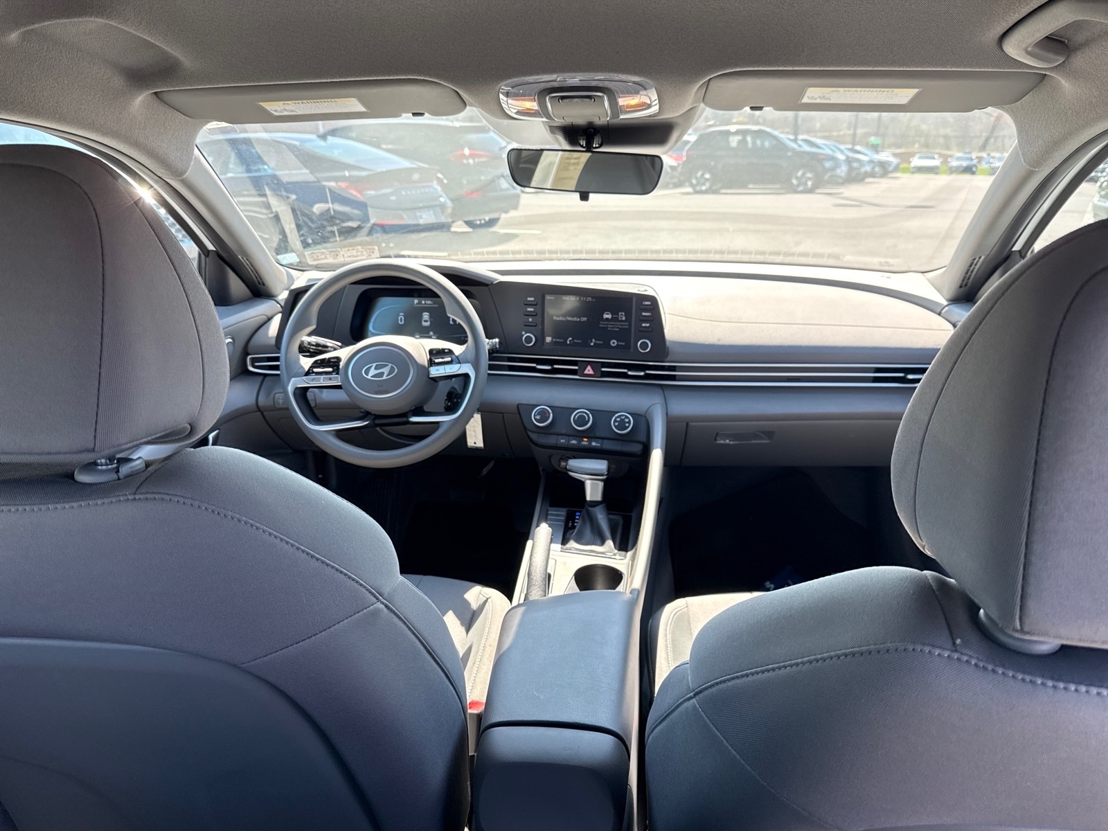 2024 Hyundai Elantra SE - Photo 8