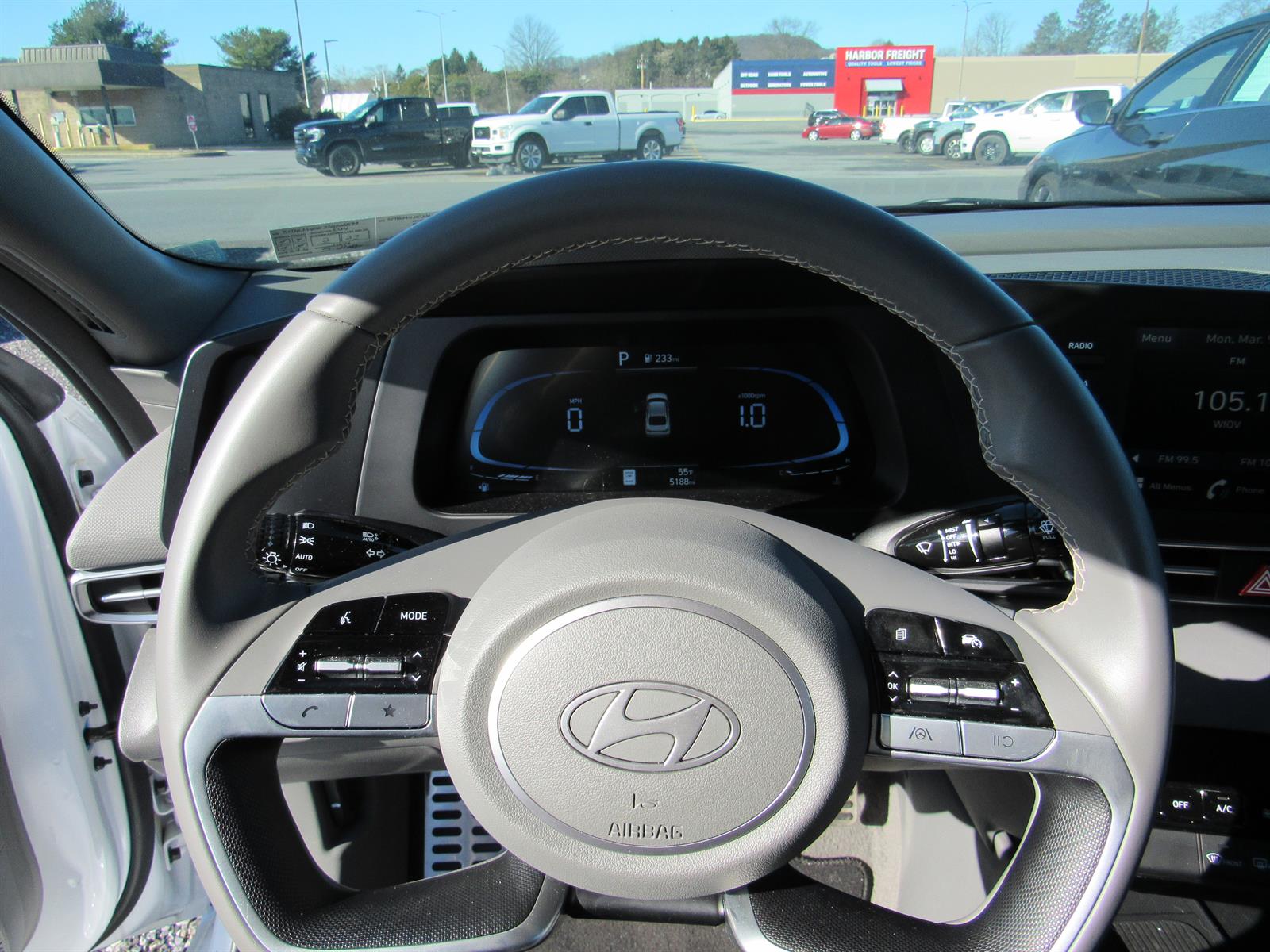 2025 Hyundai Elantra SEL - Photo 12