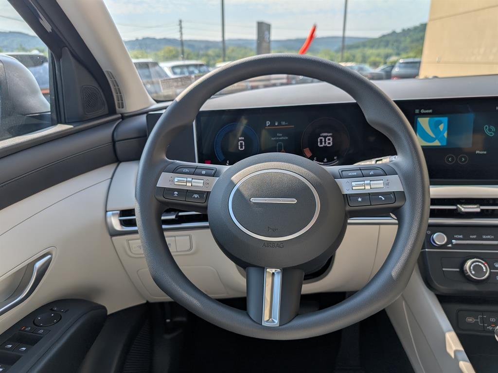 2025 Hyundai Tucson SE - Photo 10