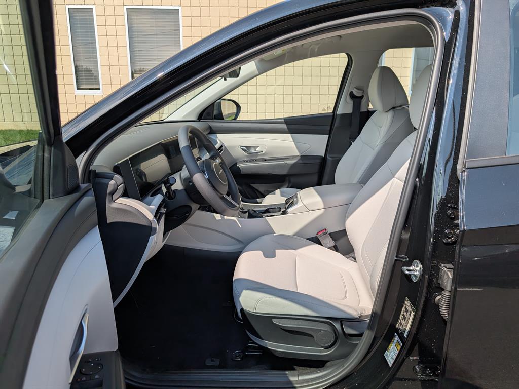 2025 Hyundai Tucson SE - Photo 17