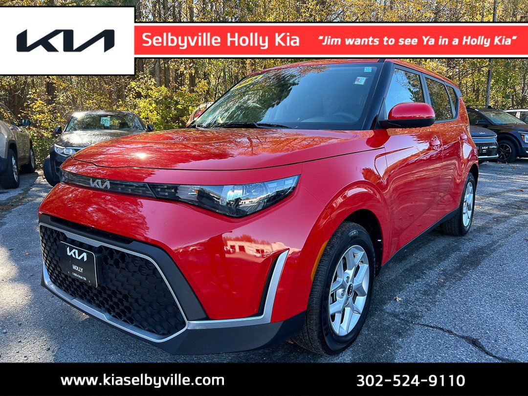 2025 Kia Soul LX's photo