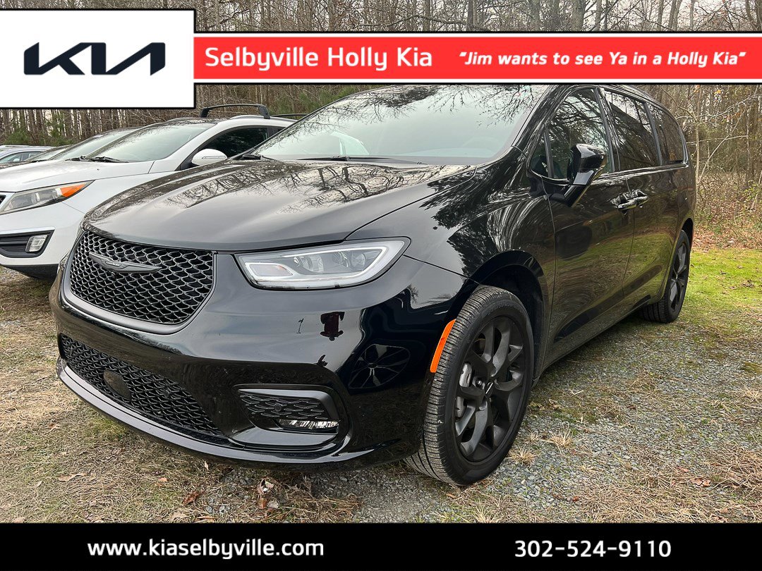 2024 Chrysler Pacifica Limited's photo