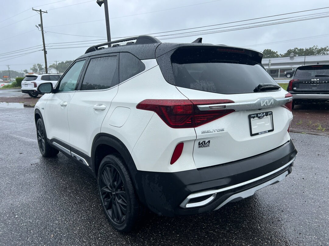 2023 Kia Seltos Nightfall Edition photo 2
