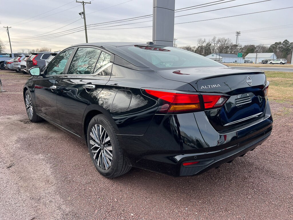 Used 2025 Nissan Altima SV Sedan