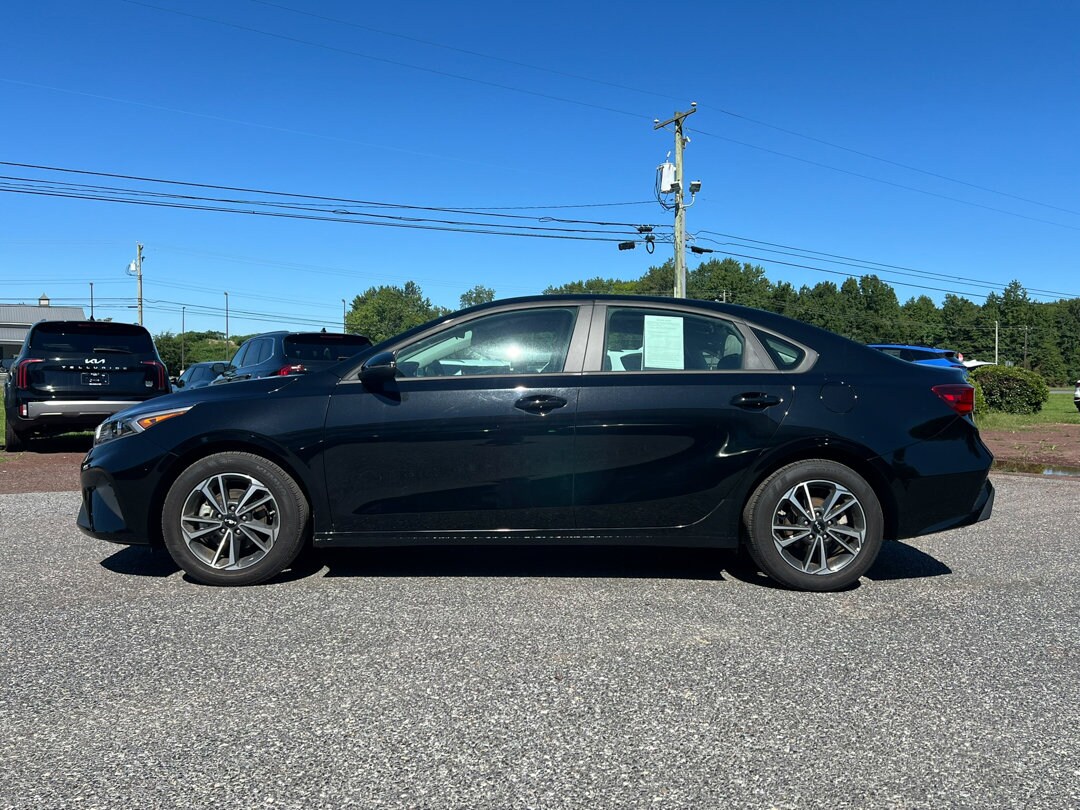 2024 Kia Forte LXS photo 2