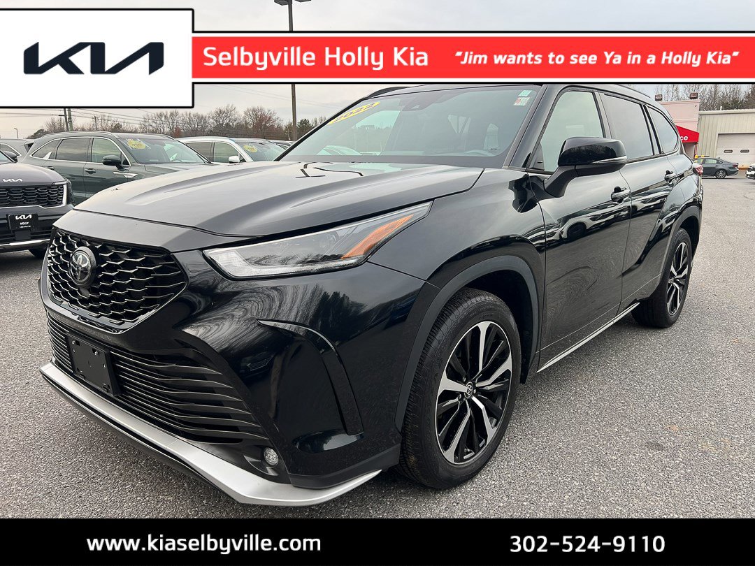 2022 Toyota Highlander XSE's photo