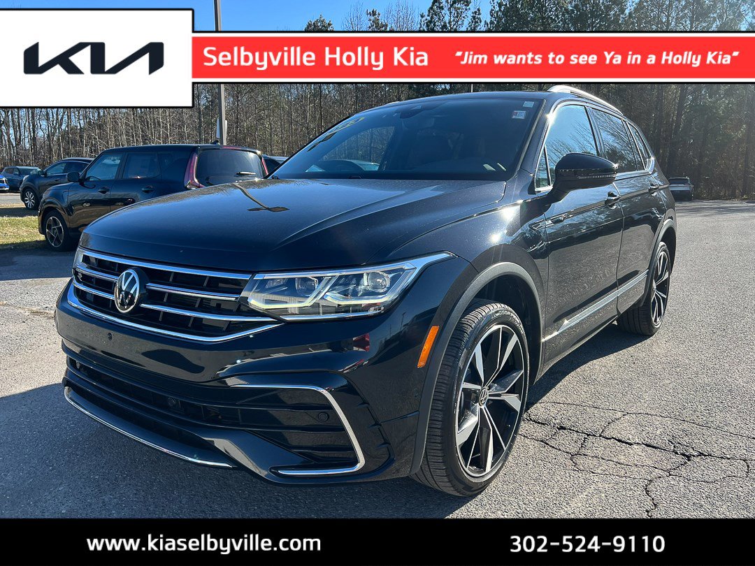 2023 Volkswagen Tiguan SEL R-LINE's photo