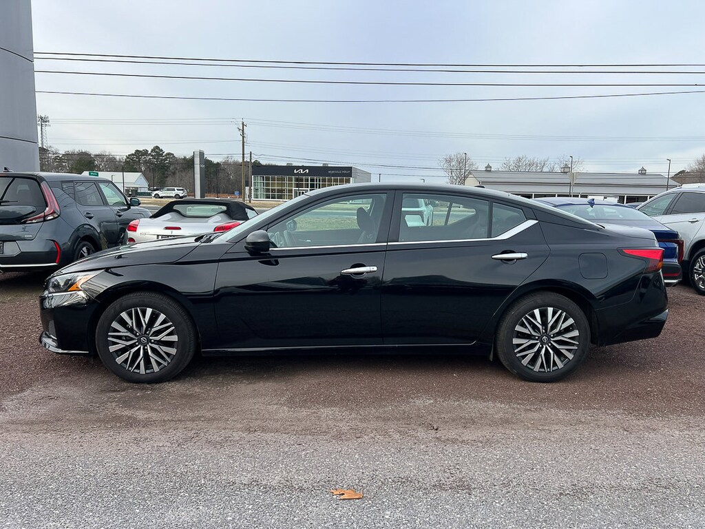 Used 2025 Nissan Altima SV Sedan