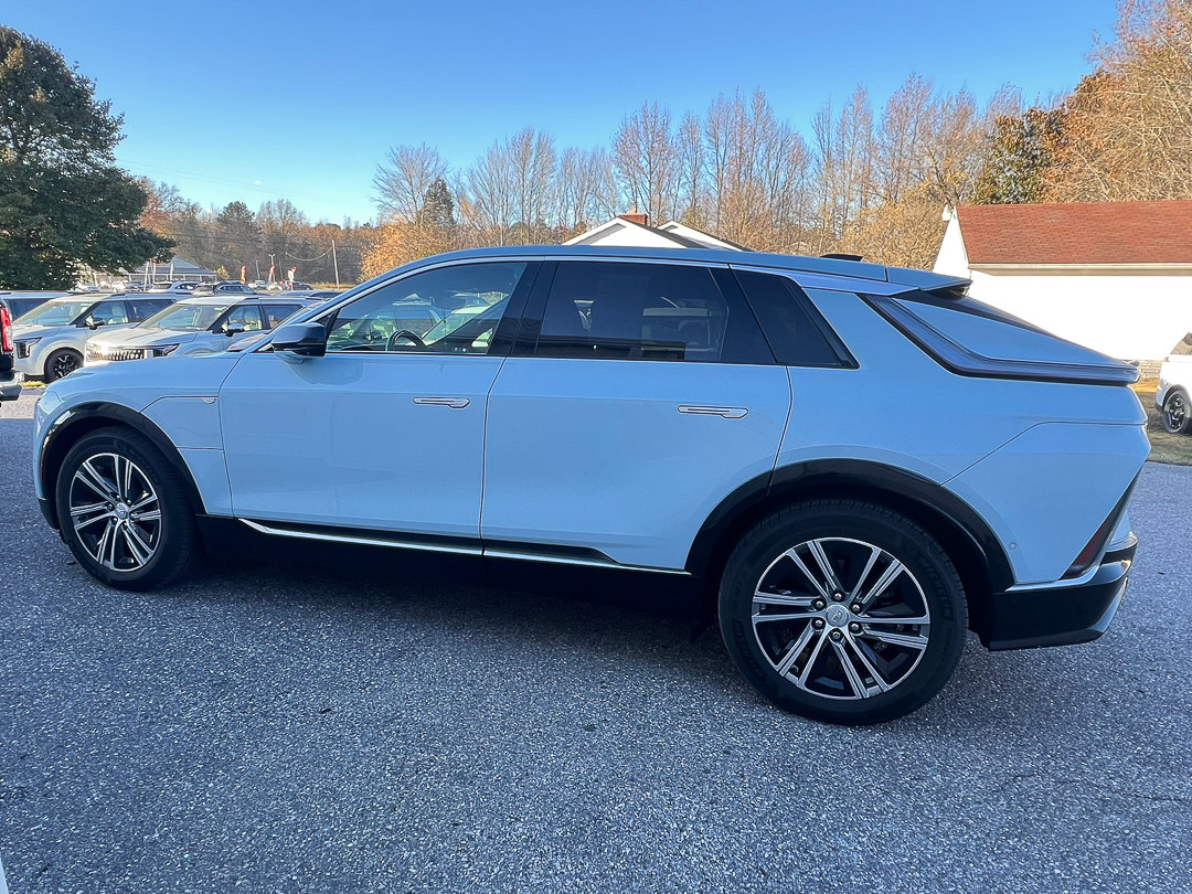 Used 2024 Cadillac LYRIQ Luxury 3 with VIN 1GYKPSRK4RZ121668 for sale in Selbyville, DE