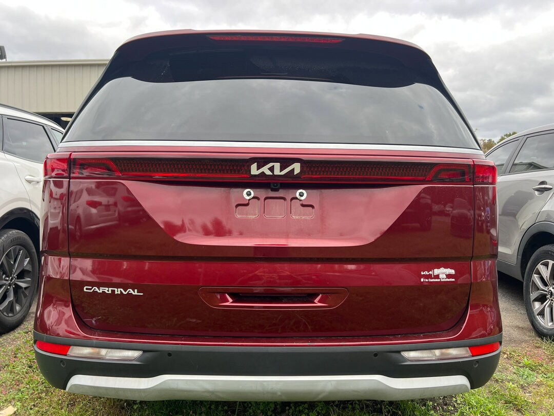 2023 Kia Carnival LX photo 3