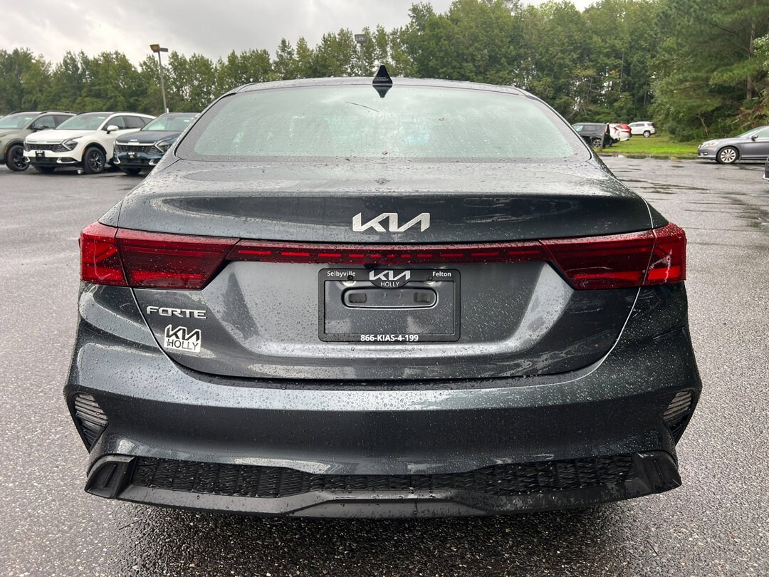 2023 Kia Forte LXS photo 4