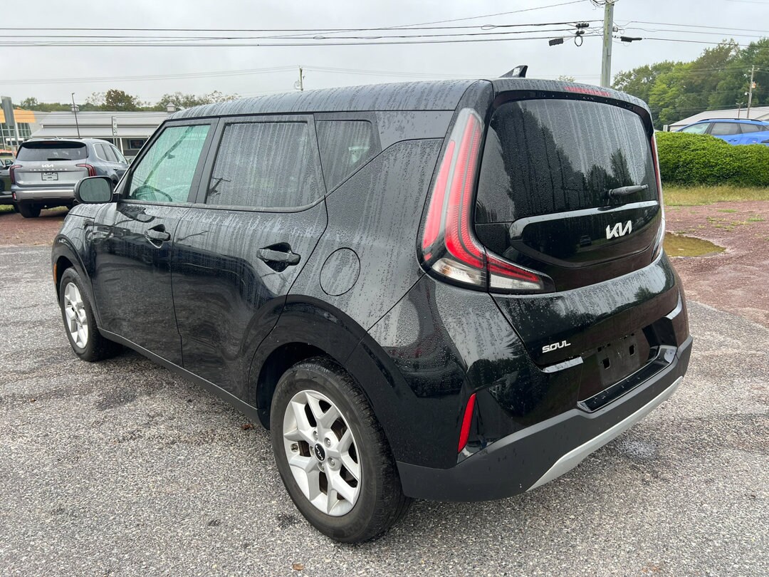 2023 Kia Soul LX S photo 3