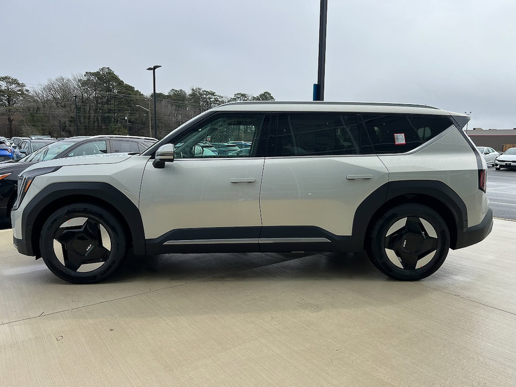 New 2026 Kia EV9 Wind SUV