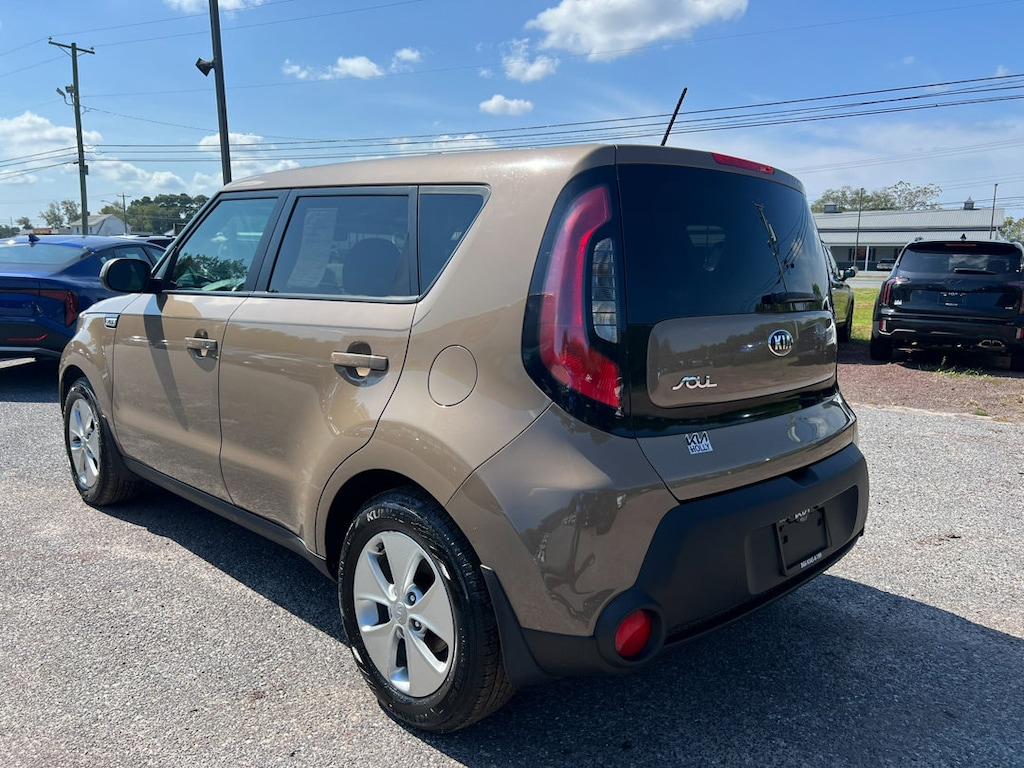 Used 2016 Kia Soul Base FWD Hatchback