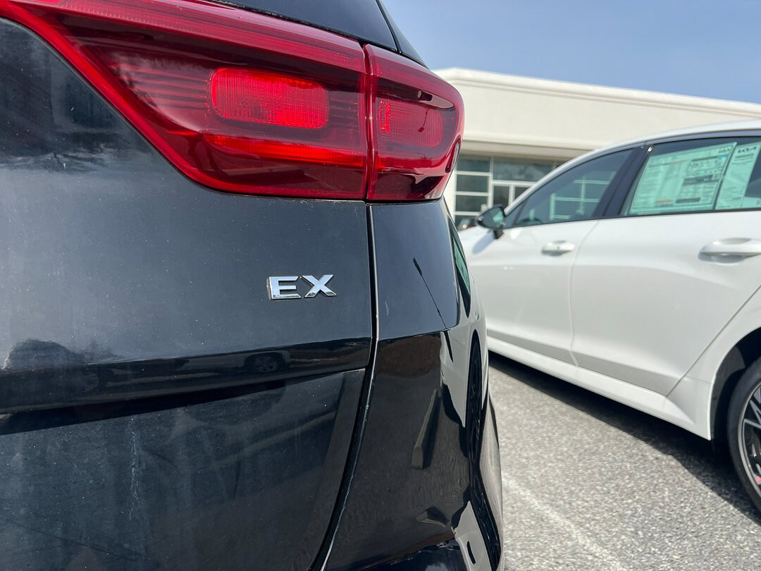 2022 Kia Sportage EX photo 2