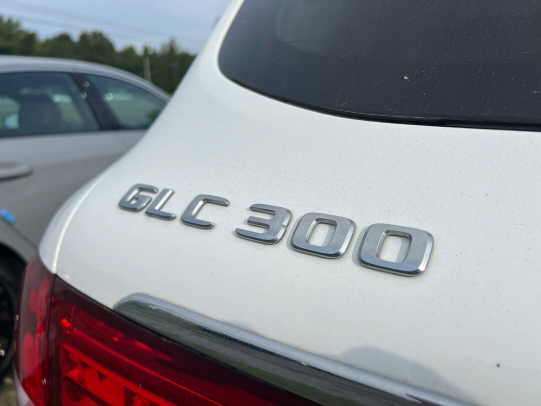 2019 Mercedes Benz GLC 300 4MATIC photo 2