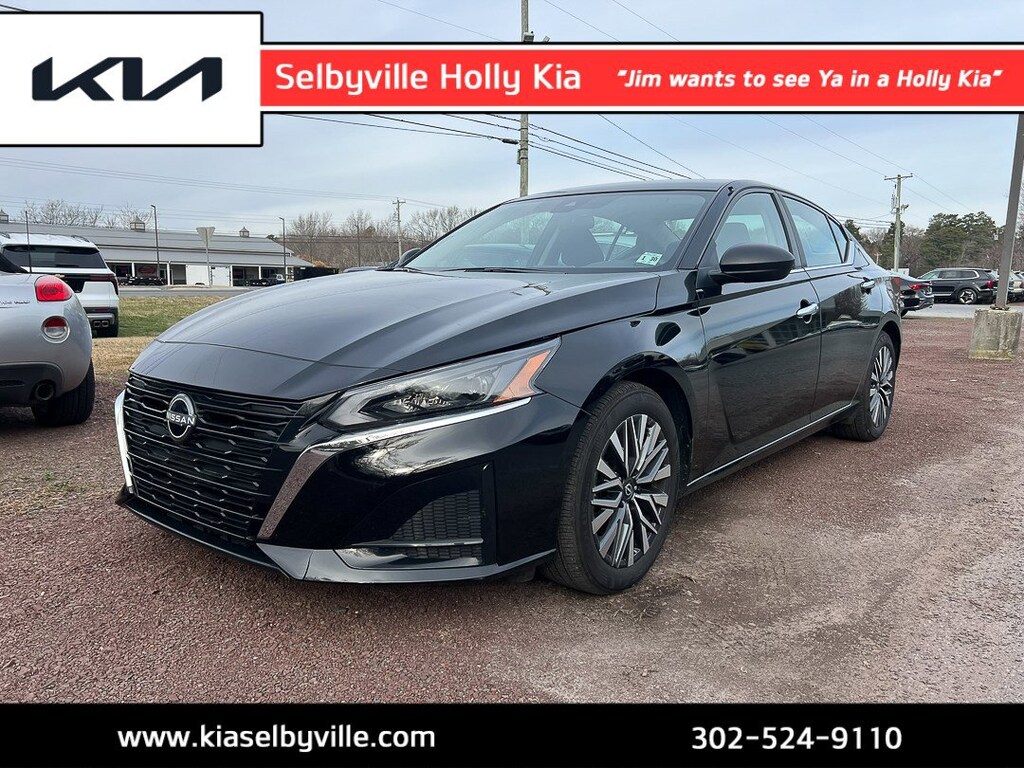 Used 2025 Nissan Altima SV Sedan