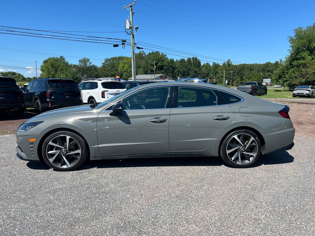 2022 Hyundai Sonata SEL Plus photo 2