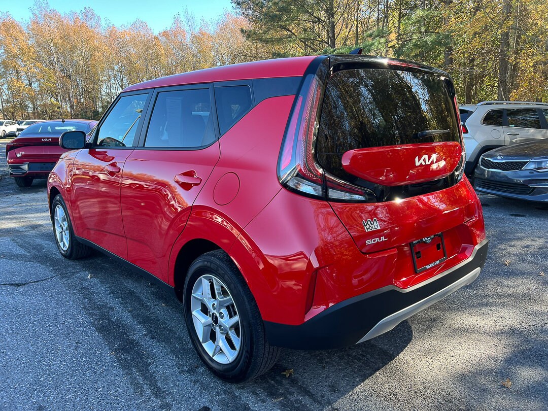 2025 Kia Soul LX photo 3