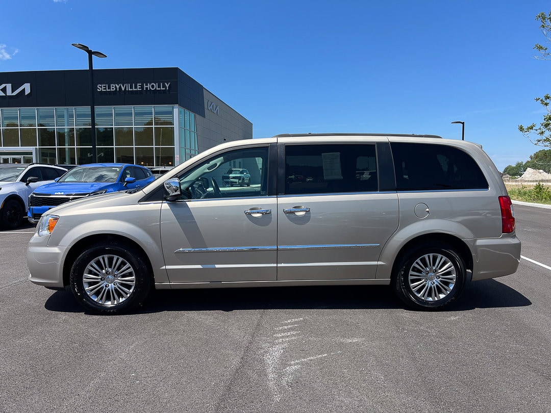 Used 2013 Chrysler Town & Country Touring-L with VIN 2C4RC1CGXDR757674 for sale in Selbyville, DE