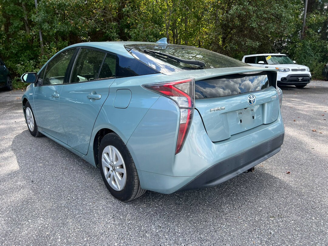 2017 Toyota Prius Four photo 3