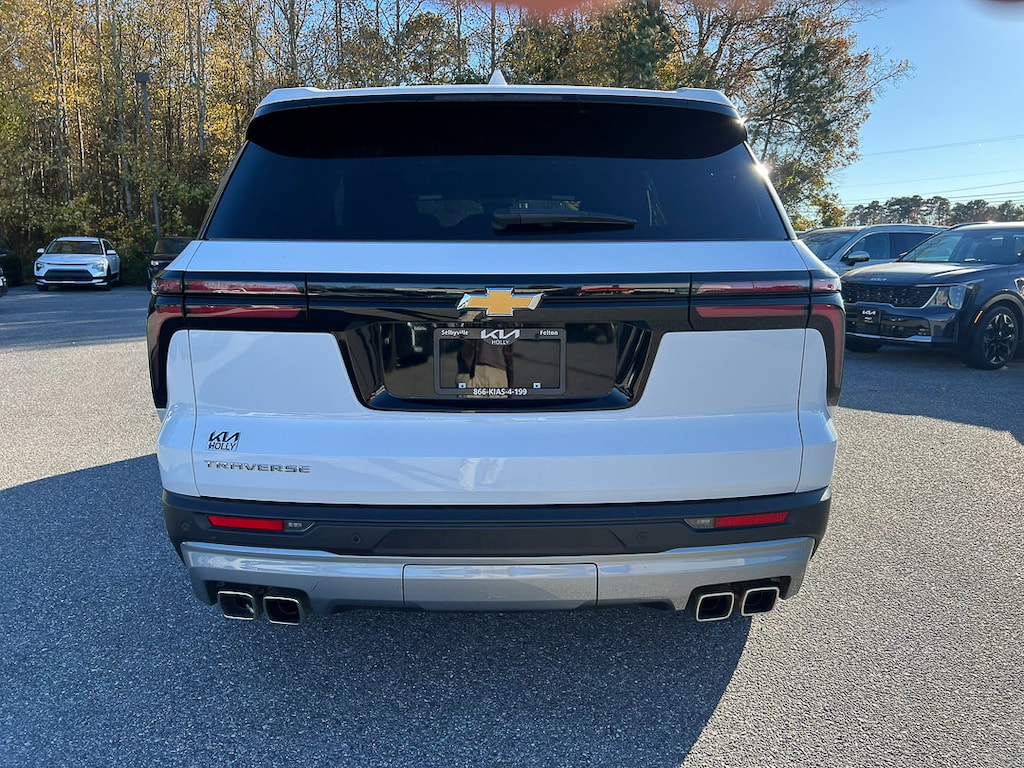 Used 2025 Chevrolet Traverse LT SUV