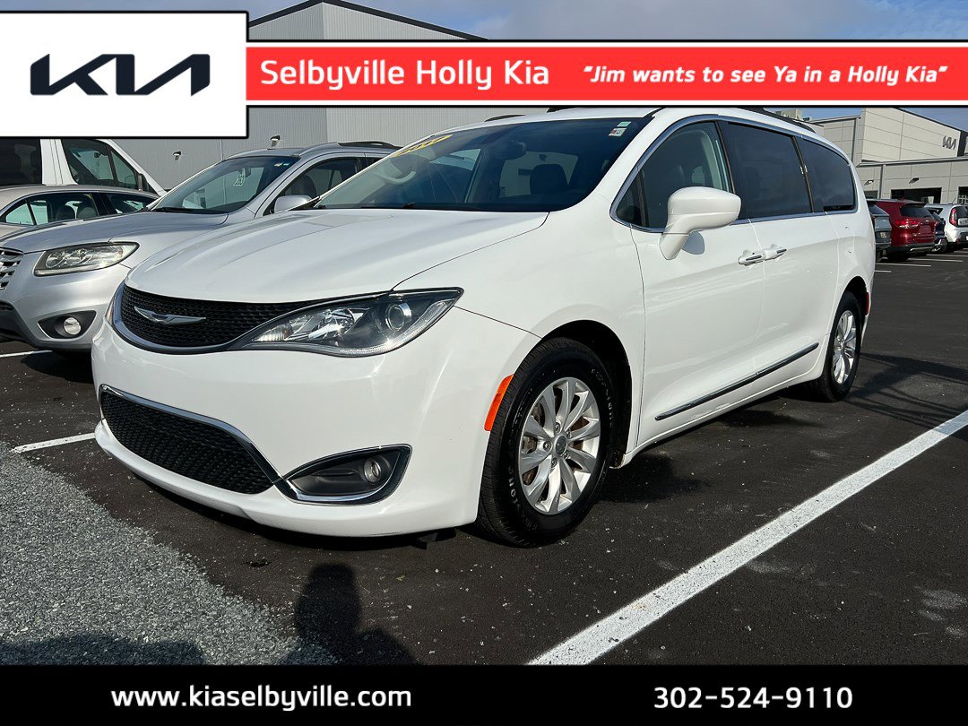 2017 Chrysler Pacifica Touring-L