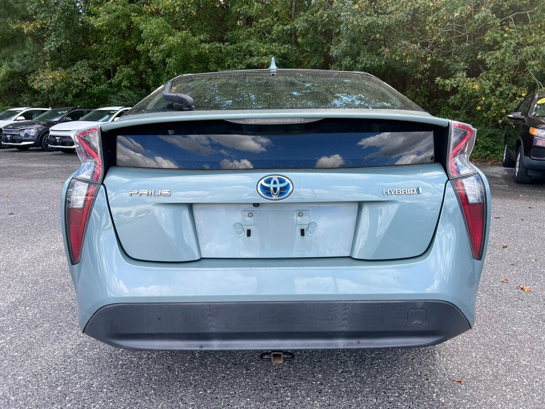 2017 Toyota Prius Four photo 4