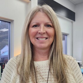 Staff member Cindy Landis from ID_7174fb4e9252