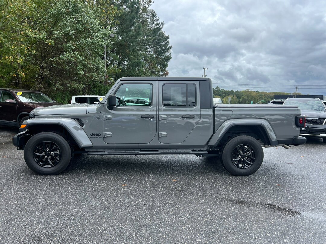2022 Jeep Gladiator Altitude photo 2